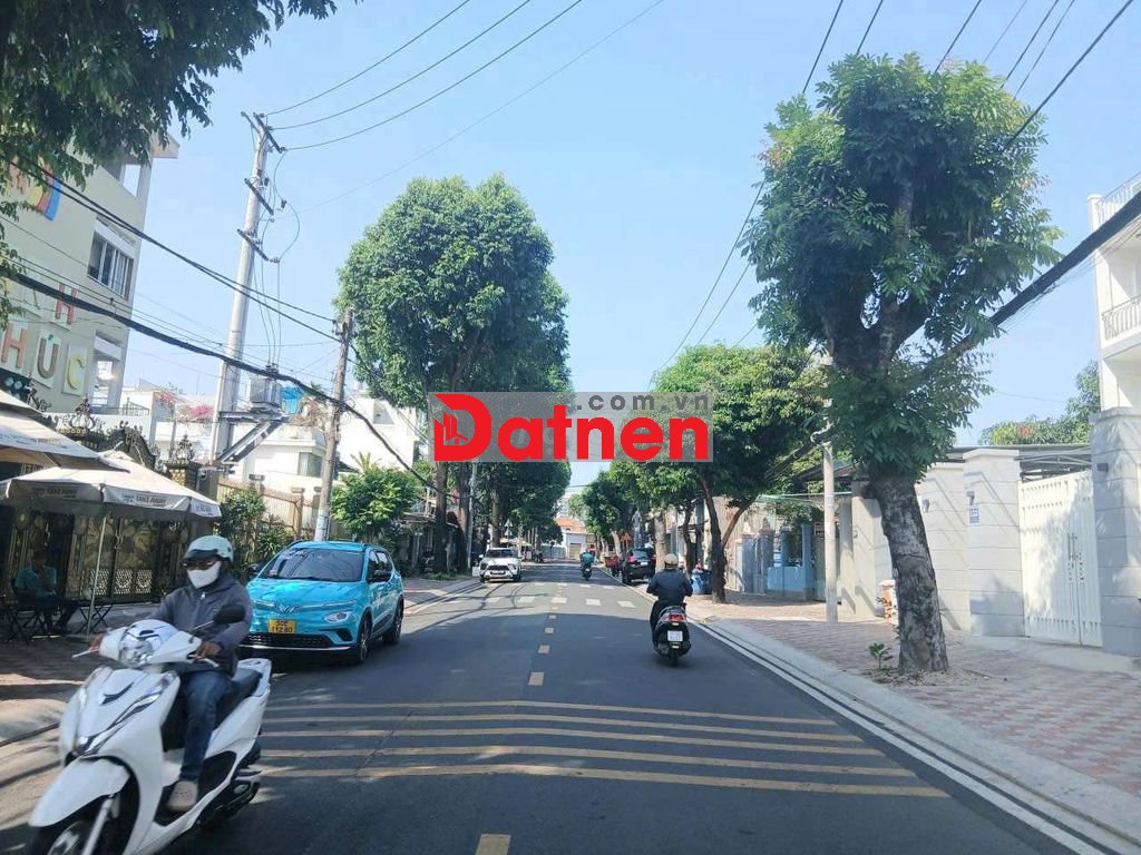 Mặt tiền kinh doanh đất trống 7,3x52m2
ĐƯỜNG LINH TRUNG