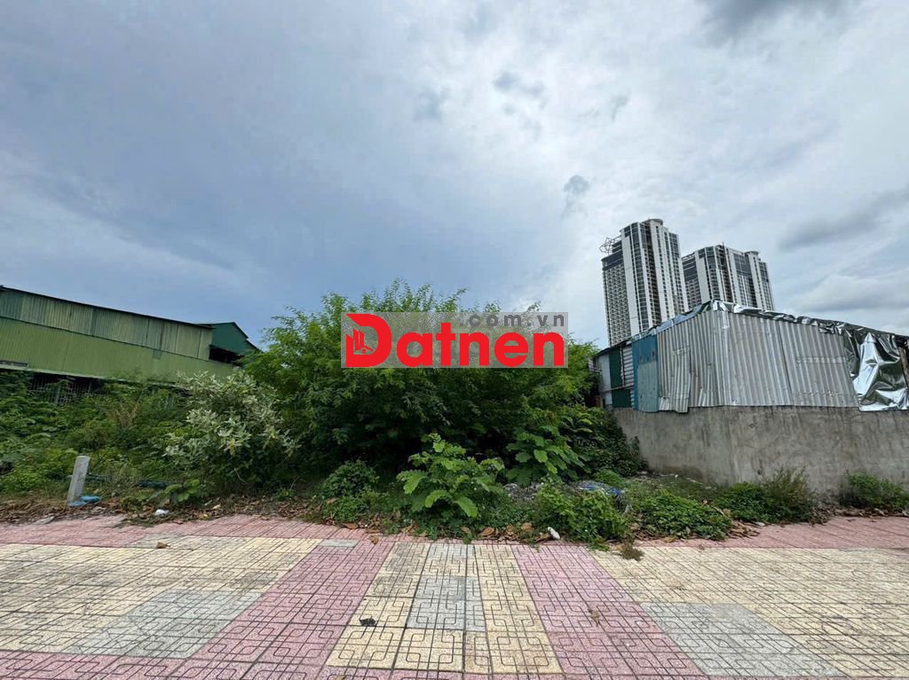 Bán Gấp 308M2 đất Trần Đăng KDC Vĩnh Hoà Cách Biển 100m giá 63tr/m2