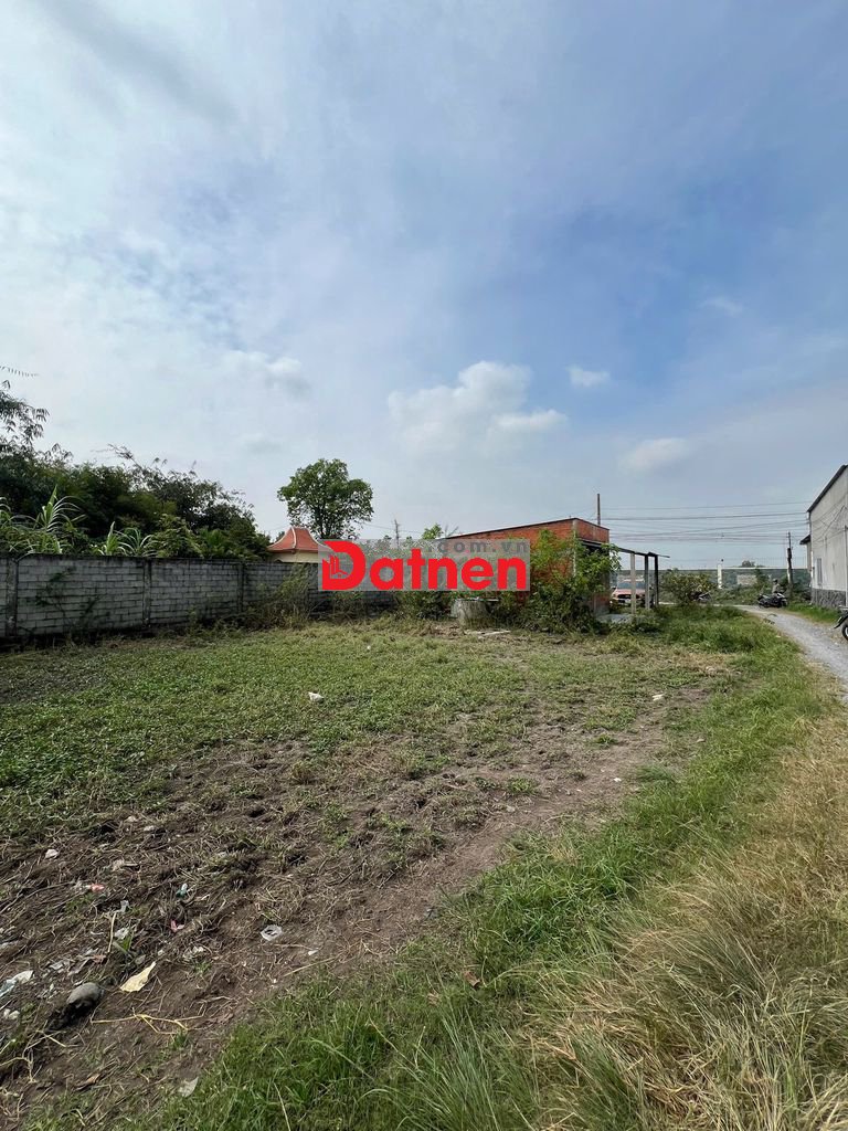 Đất 524,7m² full thổ cư, 2 mặt tiền hẻm, gần nhiều KCN