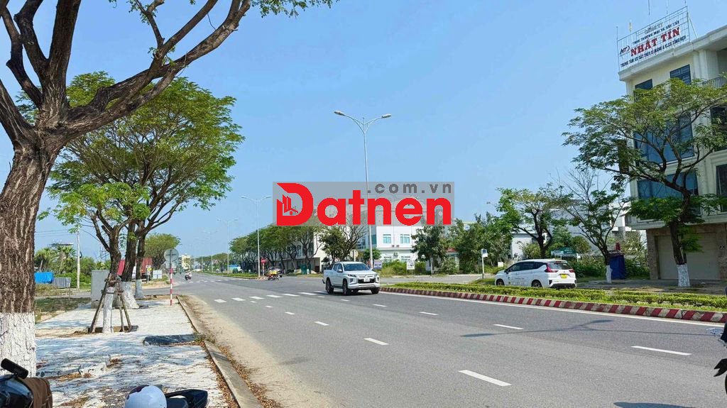 Bán lô đất 101.4m2 Mặt tiền đường Võ Chí Công 33m Đối diện cây xăng