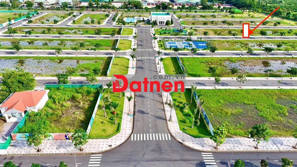 Kẹt bank bán gấp lô góc 6x15 ngay hồ bơi công viên The Solia Long An