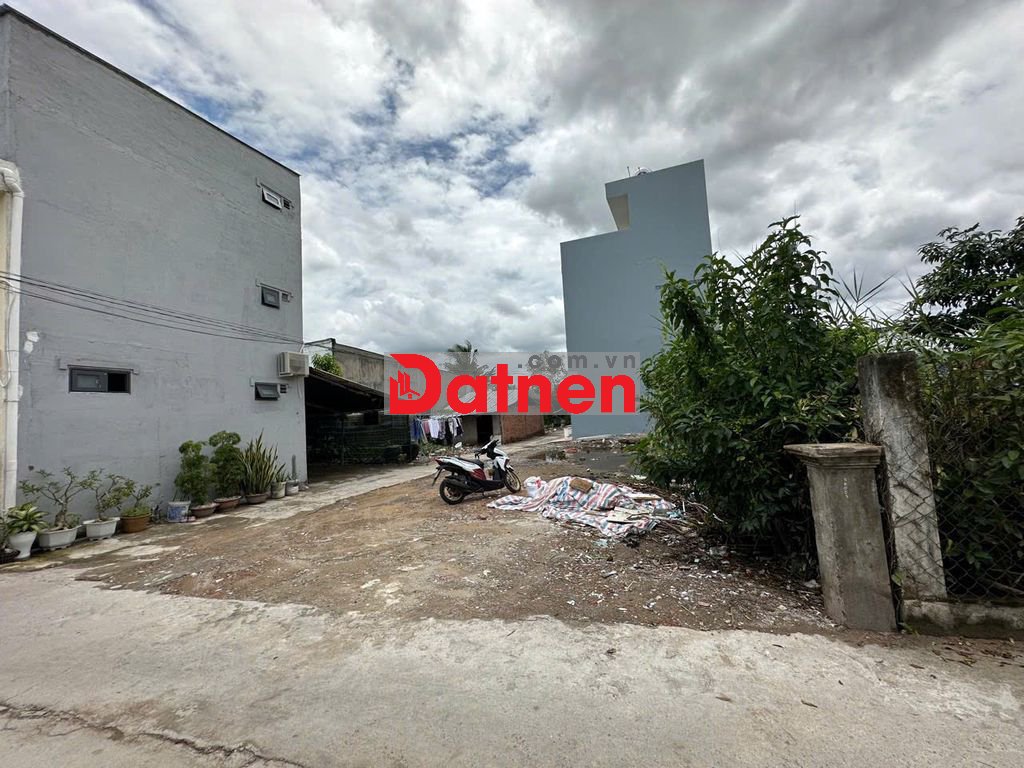 Đât nhà bè lê văn lương 126m2 hẻm xe hơi