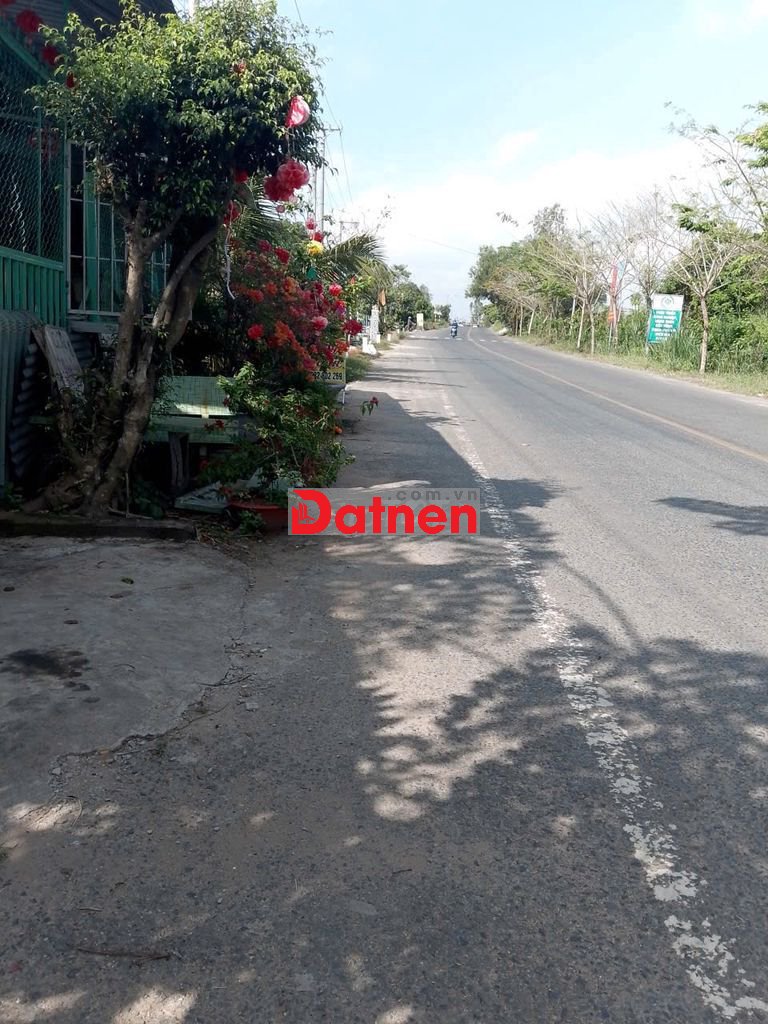 nhà và đất mặt tiền tỉnh lộ 944 cách phà an hòa 3km