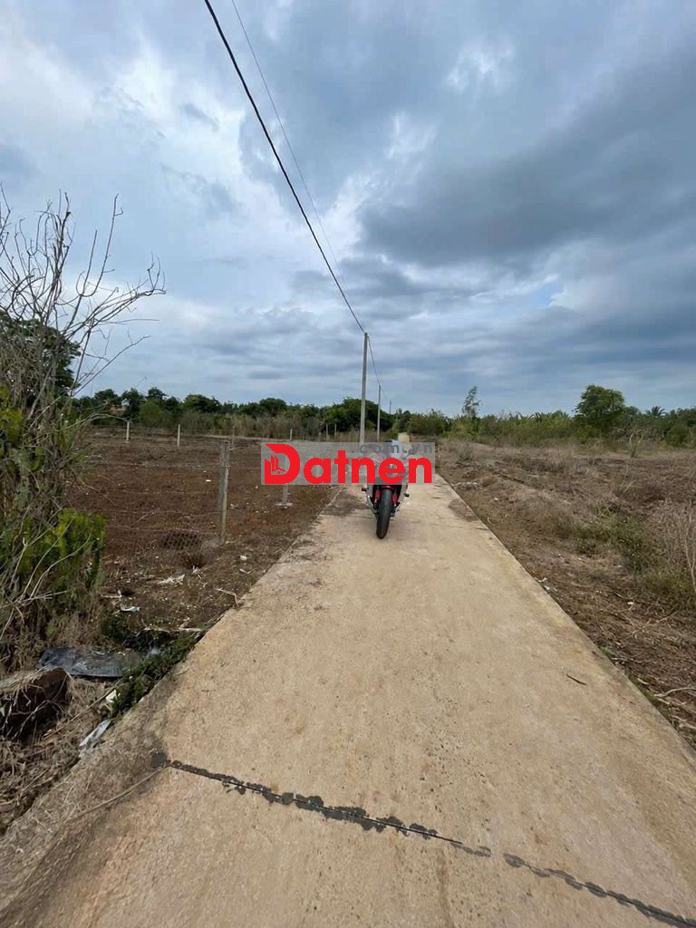1070m2 có 300m2 thổ cư đường oto đi thoải mái