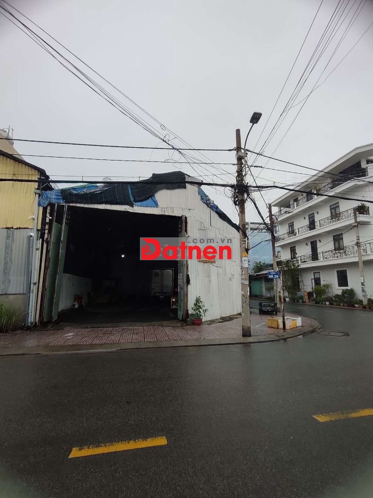 Góc 2 MT KDC Bình Phú 148m2 xây full không lộ giới
