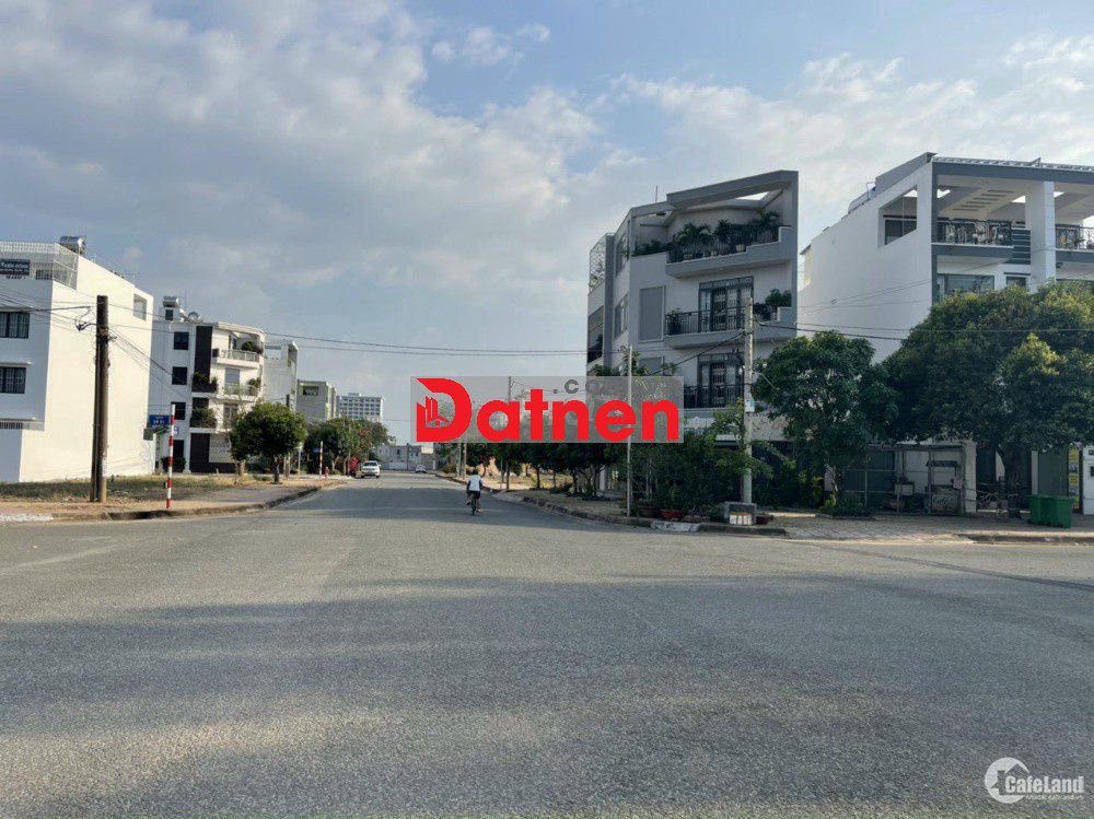 Đất 93,5m2 góc 3 mặt tiền đường 30m giá đầu tư Quận 9 - Vành Đai 3.
