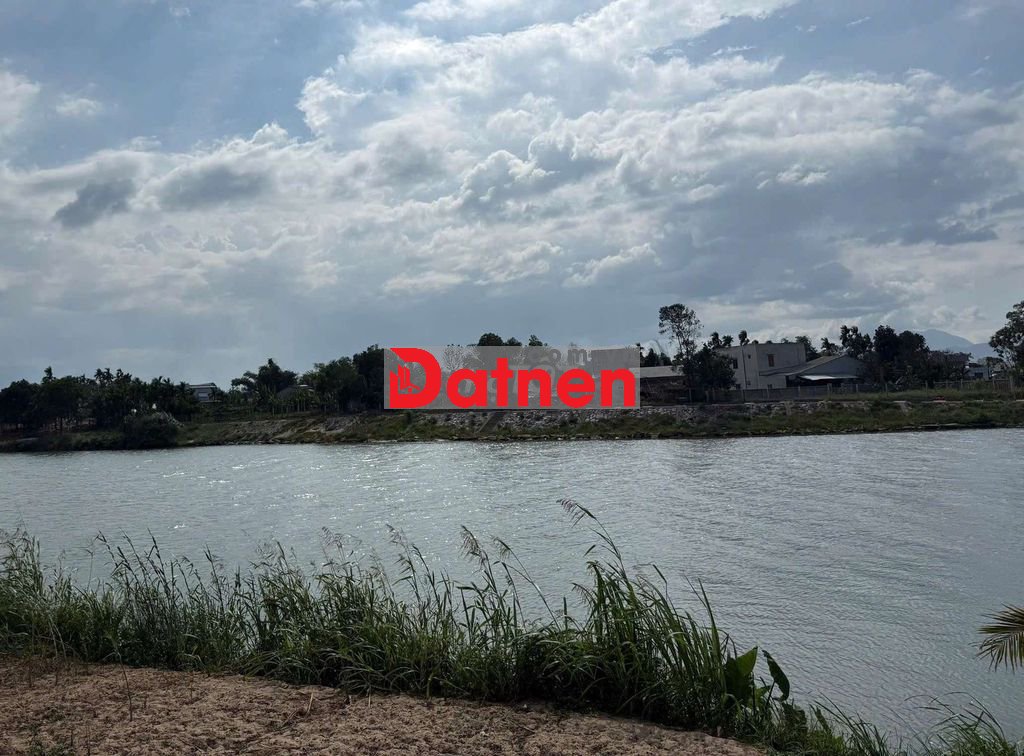 Đất view sông yên mát mẻ, 300m2 có 210m2 đất ở