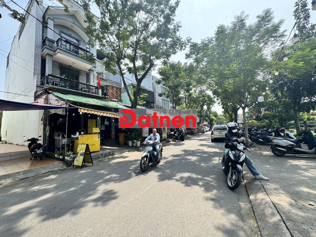 Bán nhà MT cổng đại học Văn Lang, 5x20m, đang KD cafe