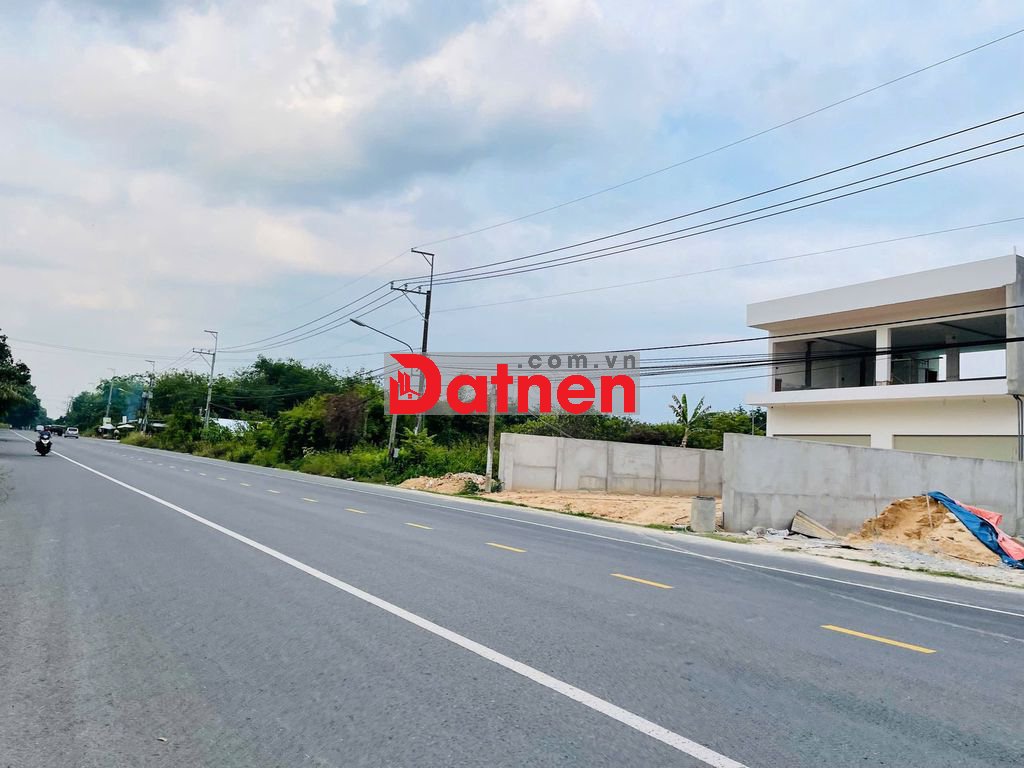 hơn 2 tỷ có ngay 300m2 đất Mặt tiền đường lộ giới 32m Sổ riêng Sau KCN