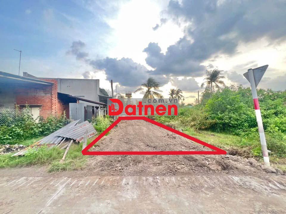 Đất 150m2 bán nhanh giá 820 triệu, sổ hồng riêng, gần chợ Phước Thạnh