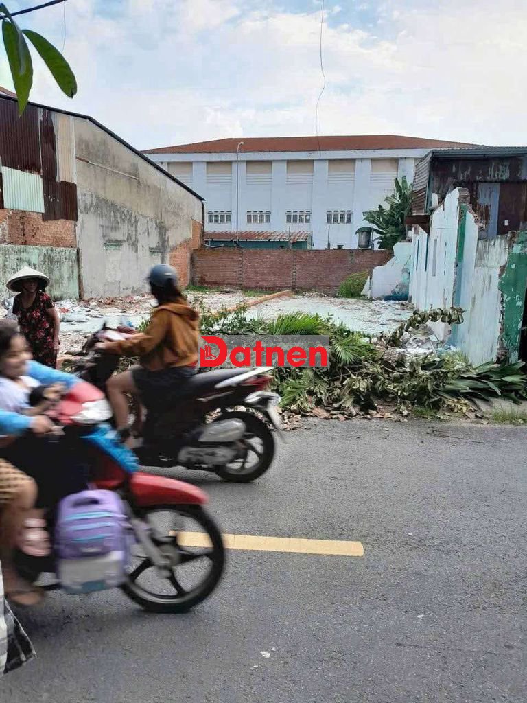 Cặp đất 6 x 23m - Giá: 4 tỷ 500 TL. Mặt tiền Nguyễn Thị Nghé