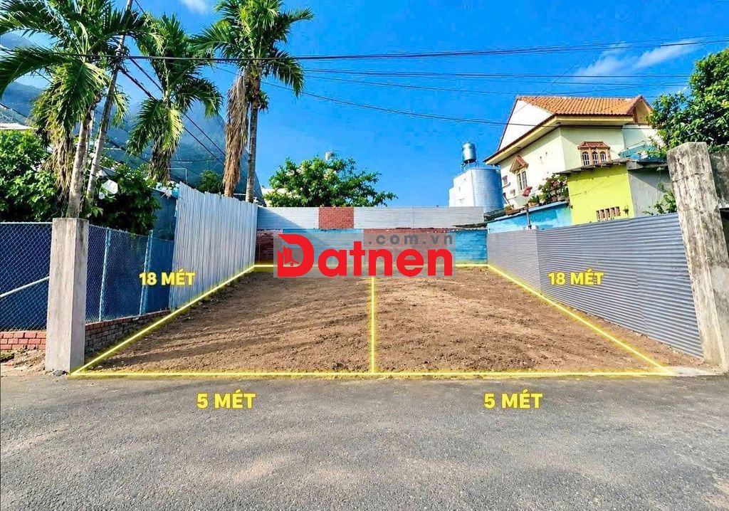 Đất đẹp ngay trung tâm gần coop mart Nguyễn Ảnh Thủ