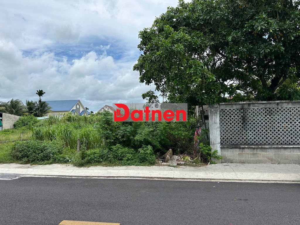 Bán lô đất mặt tiền ngay thị trấn củ chi 334m2 giá 650 triệu