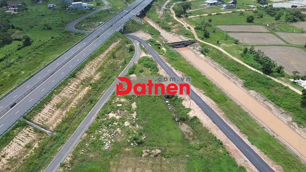 Cần bán lô đất 3 mặt đường, 2 đường nhựa oto