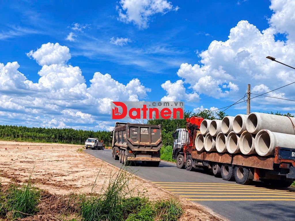 Đất kinh doanh mặt tiền đường DH722