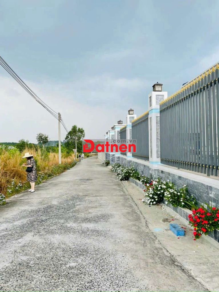 Cần bán lô đất 3 mặt tiền, 6x36 có sẵn 100 thổ cư giá 1,3 tỷ