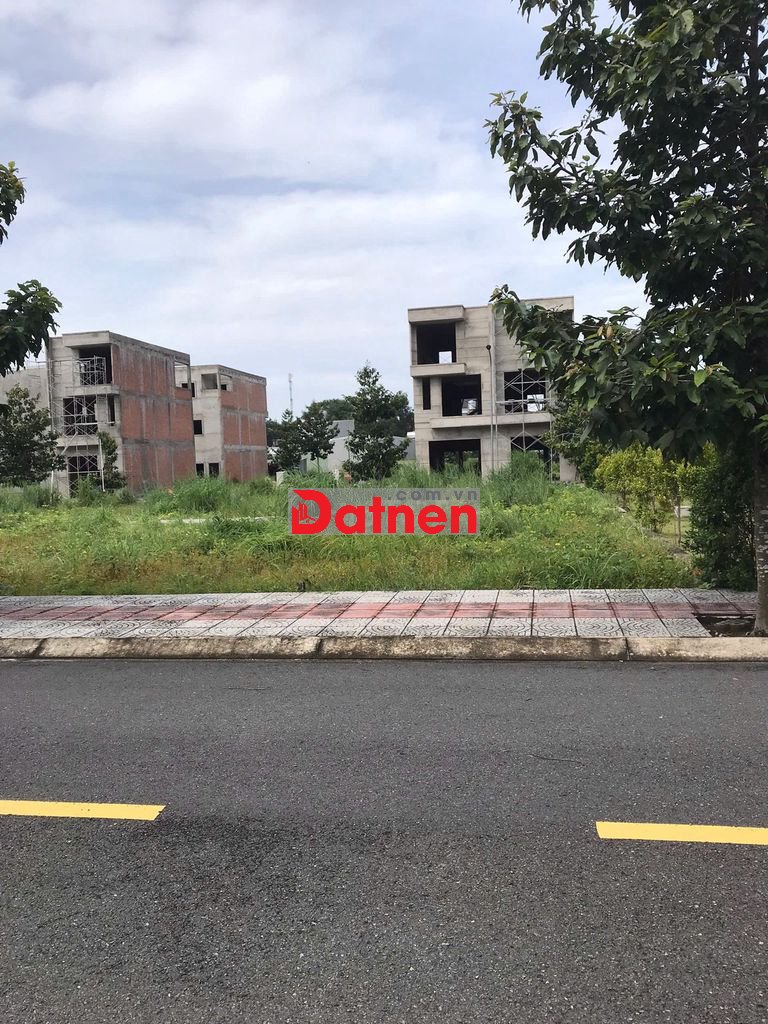 Tôi bán lô đất đẹp gần công viên - khu nhà ở Thăng Long house