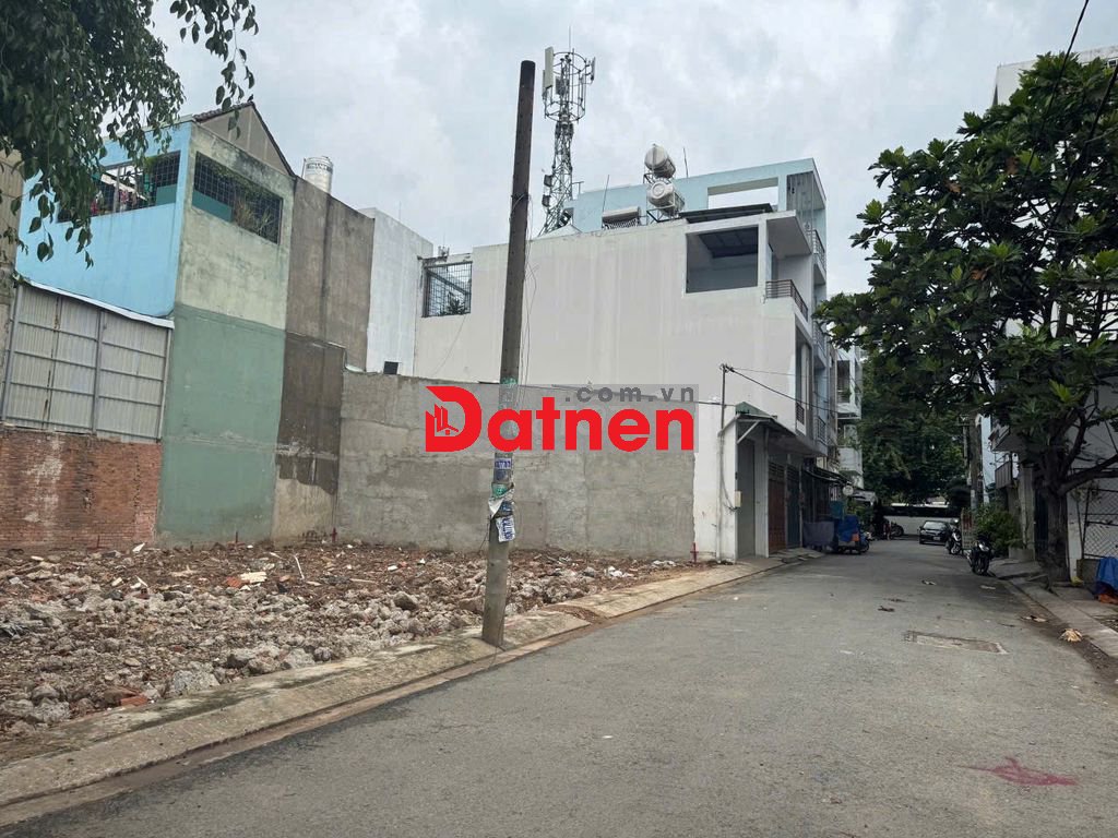 Lô đất hẻm xe hơi đường số 18 DT 4,2x12 đất trống LH
