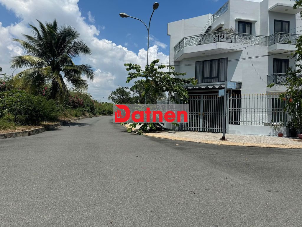 BÁN LỖ 400 TR DÃY CHỢ KHU A ĐƯỜNG28M SỔ GIÁ THẤP NHẤT DA LÀNG SEN VN