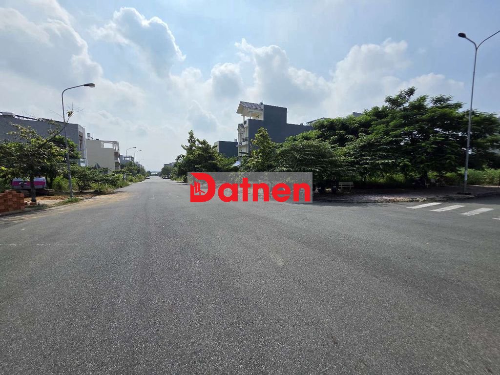 Đất 2mặt tiền ngay ngã tư trục chính KDC Phú Hồng Thịnh10, p Đông Hòa