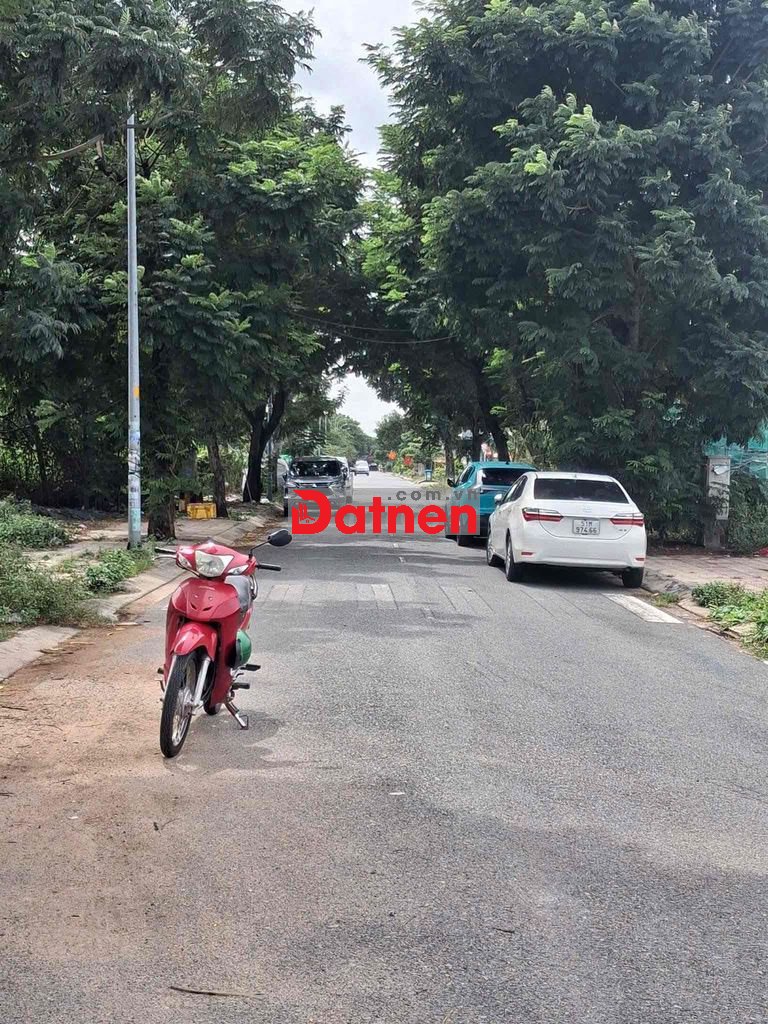 660 m2 đất full thổ cư chỉ hơn 20 tỷ . ngay khu Êm Đềm Linh Xuân