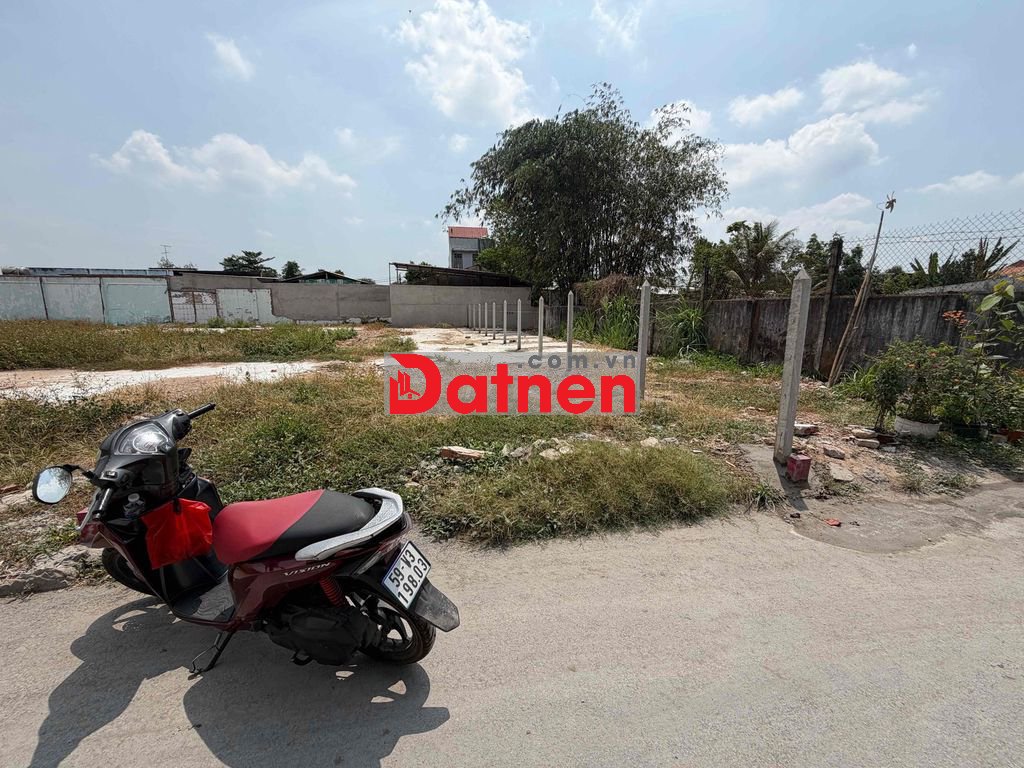 Kẹt tiền giảm 200tr còn 2tỷ, lô đất đường nhựa 120m2 thổ, trung tâm xã