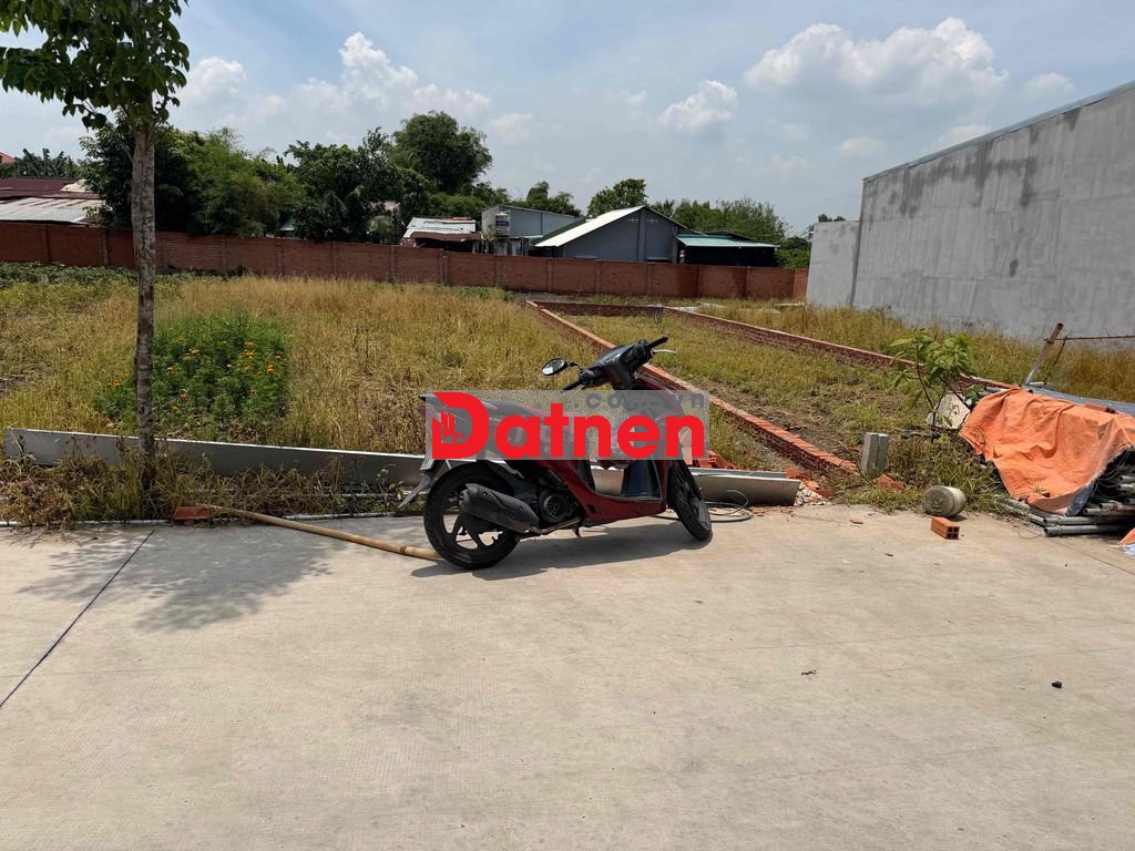 Bán lô đất 115m2 thổ cư ngay trung tâm xã phú hoà đông,đường bê tông