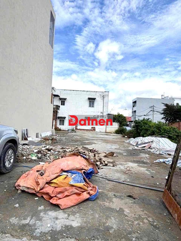 Góc 2mt Trung Đông 7 . chợ thới tứ SHR . phép 3lầu xd